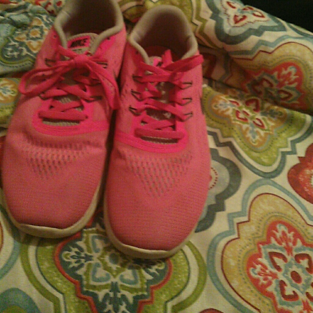 Nike tennis shoes